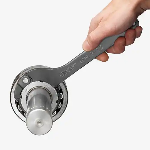 Adjustable hook spanners